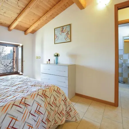 Two-bedroom In Bussolengo Pastrengo
